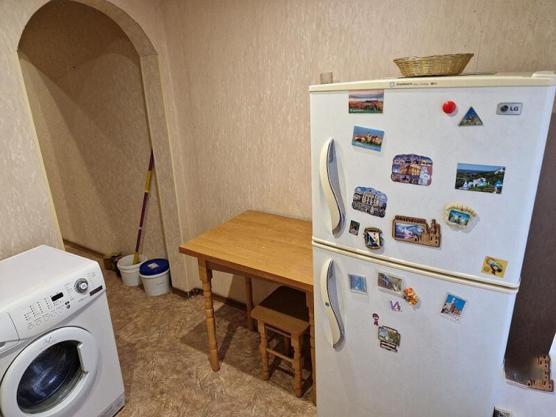 Продаю 2 - х комнатную квартиру, ул. Бажанова. арт 800