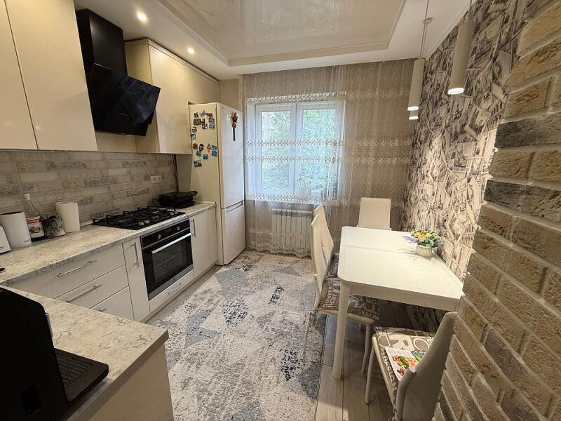 Продается 3 - х комнатная квартира, Зеленый арт 1140