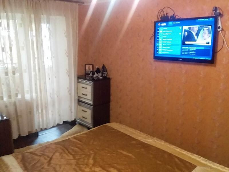 Продаю 2 - х комнатную квартиру, район 3/5. арт 861